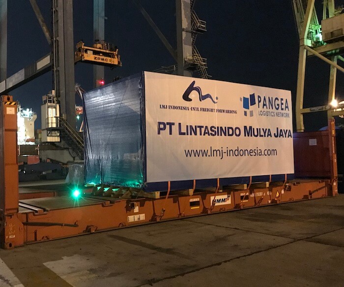 LINTASINDO MULYA JAYA - LMJ (Indonesia) and SA LOGIS (South Korea) move a +38 Tn Molding Machine