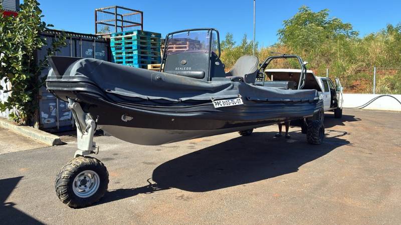 MAGNUM CARGO (Mauritius) delivers Amphibious Boat with Precisions from Mauritius to Auckland